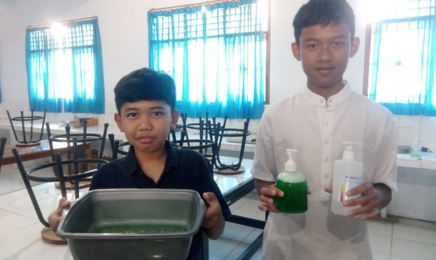 Praktek Sains Membuat Sabun Cuci tangan Angkatan Excillent SMPIT Al-Multazam 2