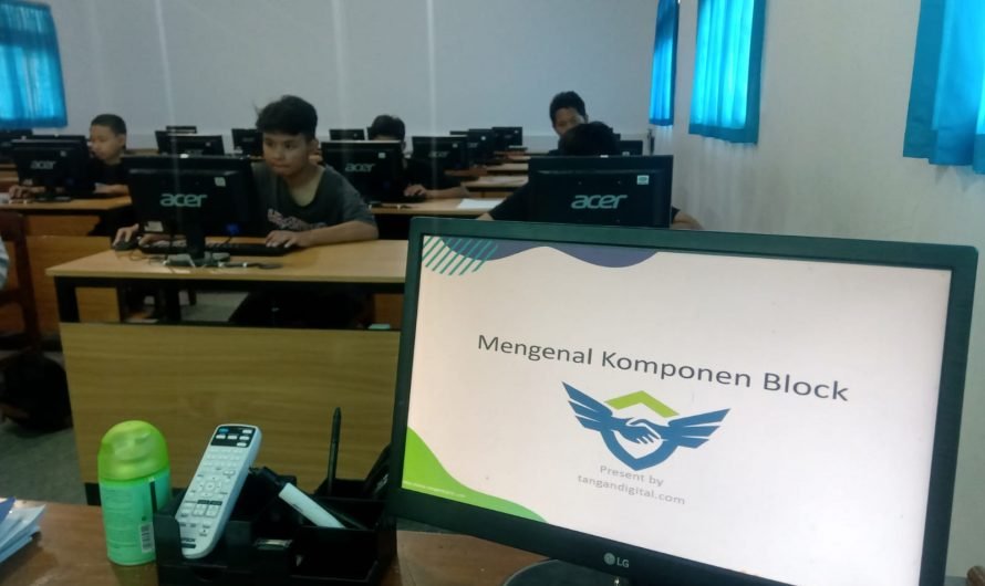 Melatih diri dalam implementasi merancang algoritma sebuah robot, semua ada di Ekstrakulikuler Robotika
