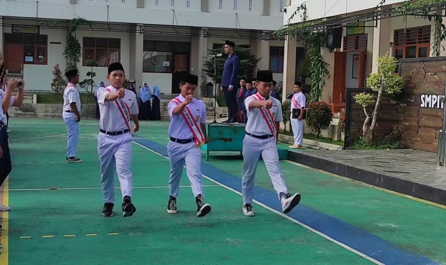 Upacara bendera hari Senin Pagi SMPIT Al-Multazam 2