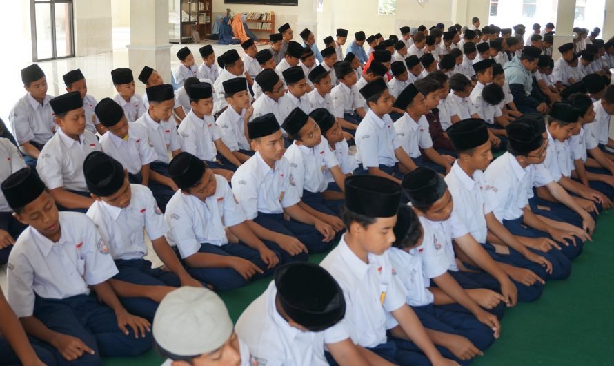 Sholat Dhuha Berjama’ah di Masjid Al Huda SMPIT Al-Multazam 2