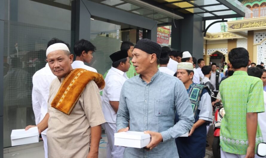 Jumat Berkah BSM: Santri Al-Multazam 2 berkolaborasi dengan AM Peduli Berbagi Kebahagiaan untuk Masyarakat.