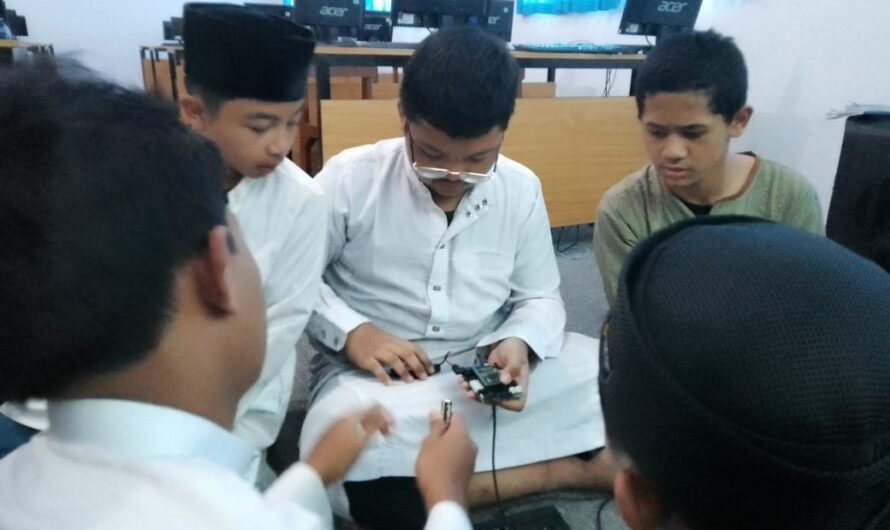 Belajar Teknologi Dasar Lewat Robotika di SMPIT Al-Multazam 2