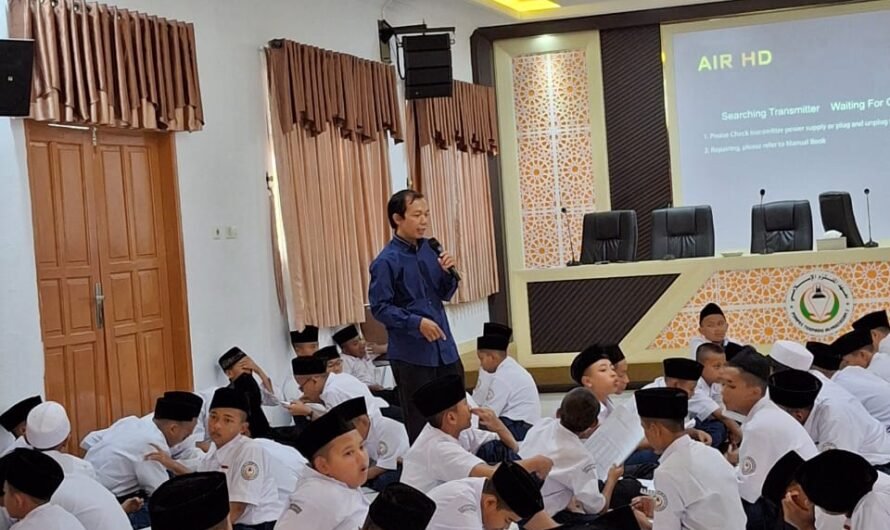 Hari Kedua Matrikulasi Bahasa Inggris Santri Semakin Antusias Belajar dengan Metode Interaktif