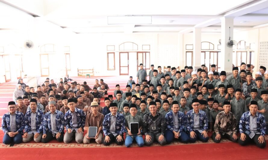 UNBOXING Alat Belajar Santri Baru Kelas 7 & 10 Langkah Awal Menuju Pembelajaran Digital di Al-Multazam 2