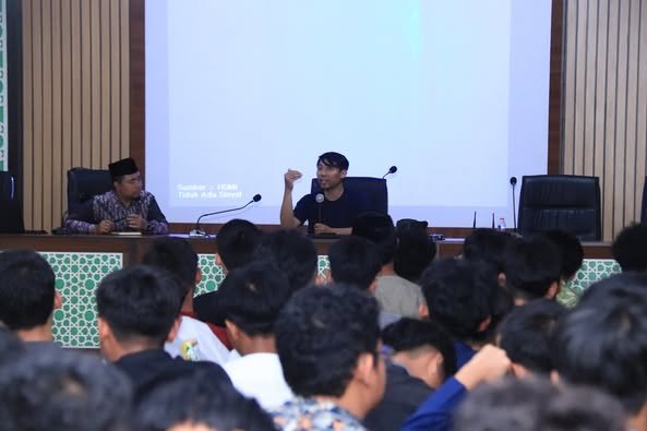 Alumni Inspiratif, Kang Yogi Gustaman Beri Motivasi Self Improvement untuk Santri Kelas 9 SMPIT Al-Multazam 2