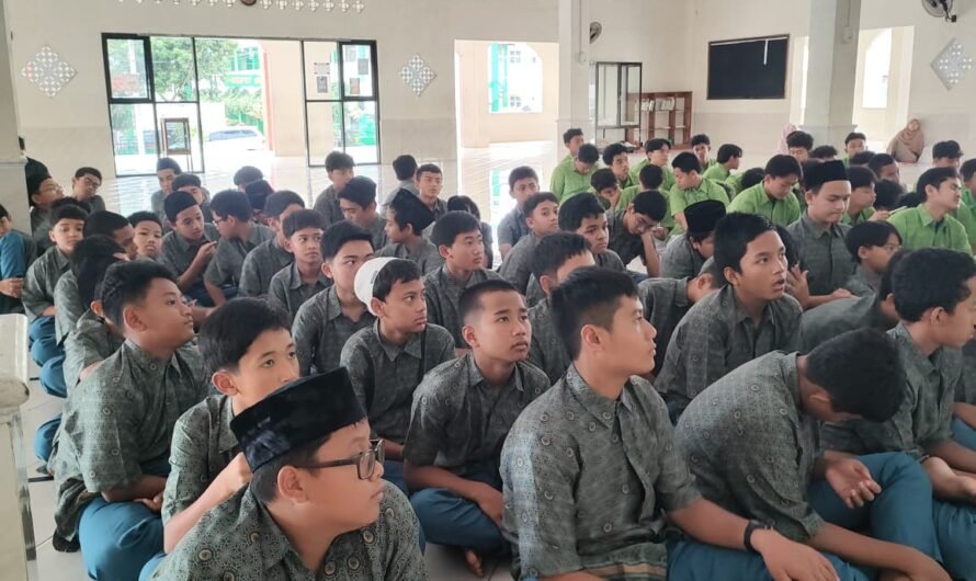 Menjadi Generasi Cerdas Digital, Dauroh Bijak Berteknologi di SMPIT Al-Multazam 2