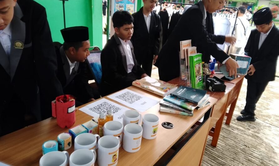 Pameran Karya Santri SMPIT Al-Multazam 2 dalam Acara PRS Penerimaan Santri Baru