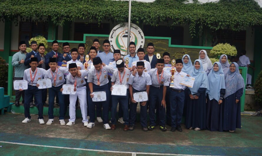 Upacara Bendera Senin Penuh Makna: Meneguhkan Niat, Disiplin, dan Prestasi