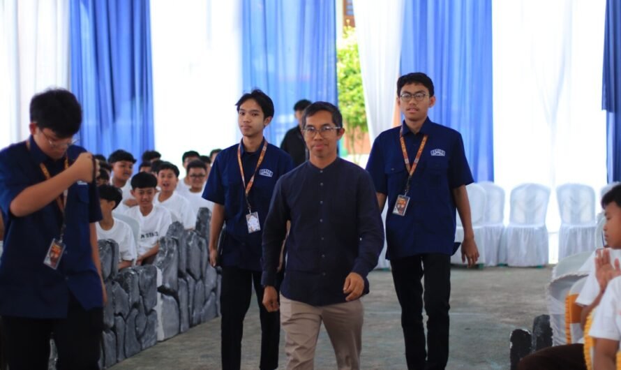 Inspirasi Pagi di ACTION 3: Ahmad Fuadi Bangkitkan Semangat Literasi Santri