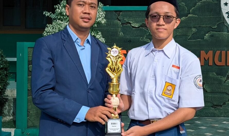 Semangat Upacara dan Kebanggaan Prestasi Santri SMPIT Al-Multazam 2