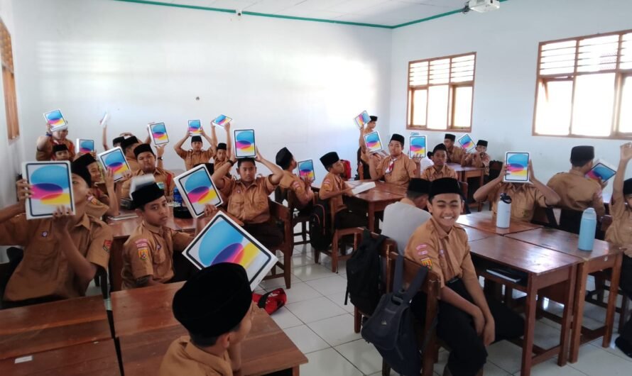 Transformasi Pembelajaran Dimulai! Santri SMPIT Al-Multazam 2 Resmi Unboxing iPad Gen 11