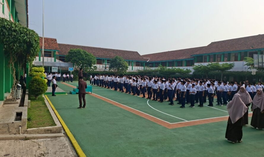 Upacara Bendera Senin, 12 Oktober 2026: Menjadi Santri yang Bersungguh-sungguh dalam Menuntut Ilmu